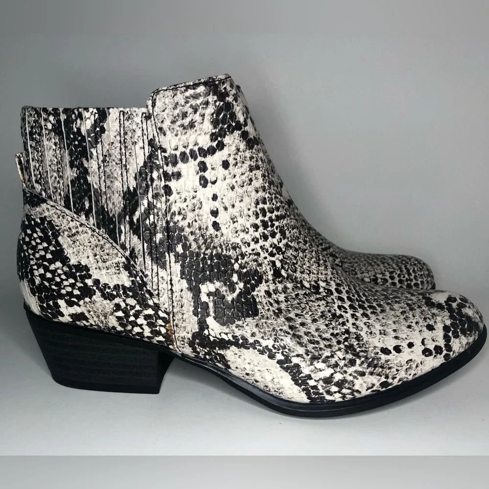 Union Bay Faux Snake Print Almond Toe Black and White Slip On Boot Size 6M NWT
